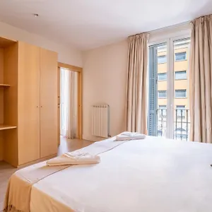 https://classy-3bed-3bath-apartment-in-eixample.topbarcelonahotels.com